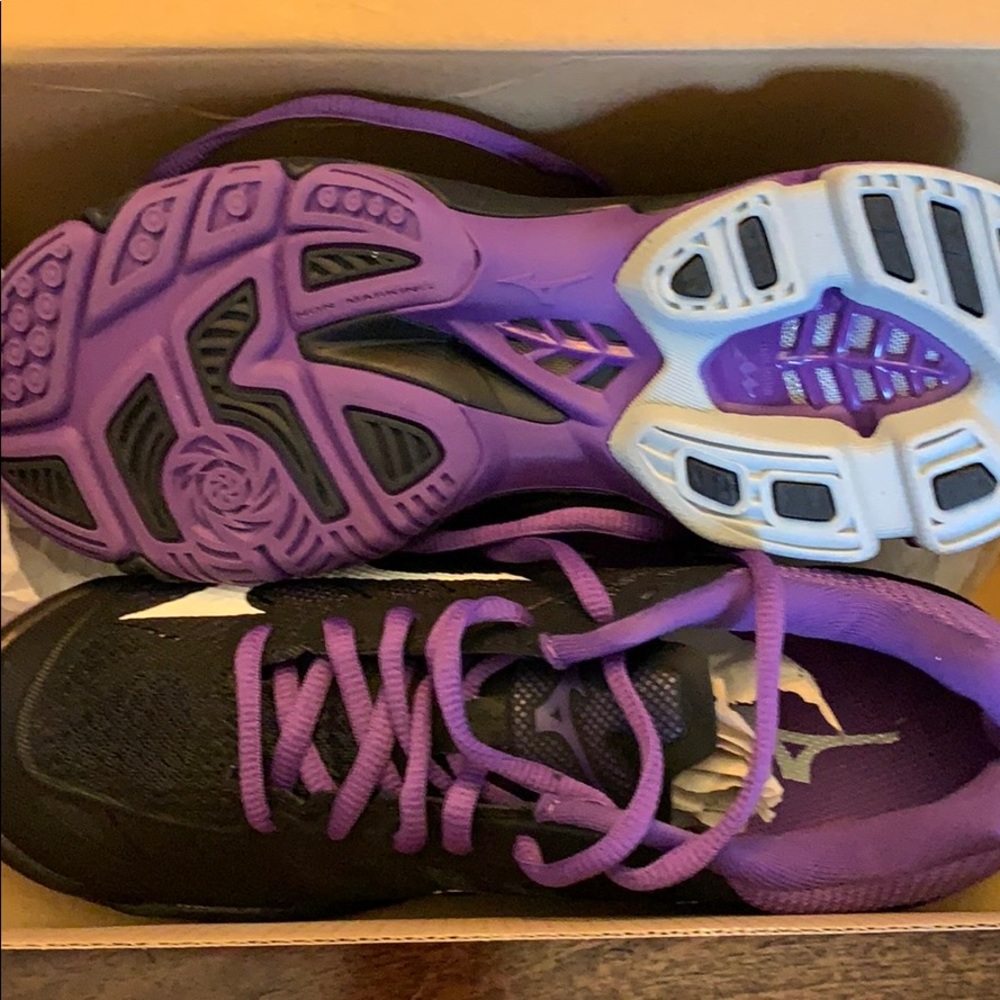 Mizuno Wave Lightning Z4 Girls Volleyball Shoes